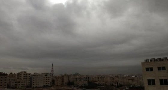 سحب رعدية ممطرة مصحوبة برياح نشطة على عدة مناطق بالمملكة