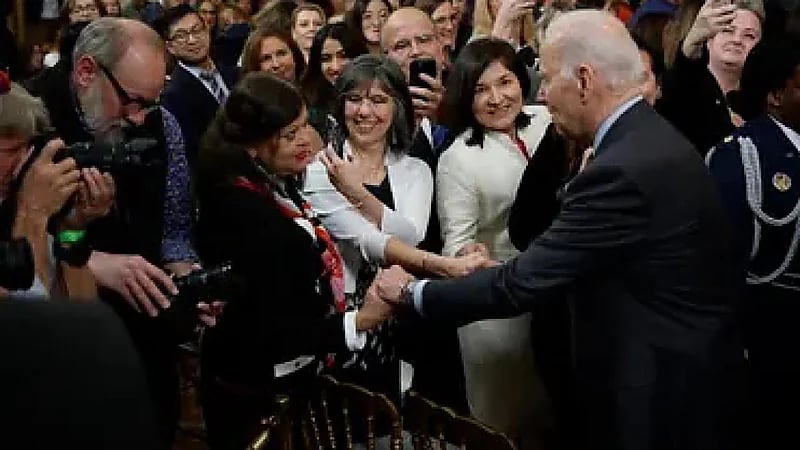 انتظروا كلمة بايدن عن المذبحة وفاجأهم بحديثه عن حبه للآيس كريم (فيديو)