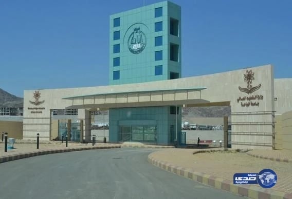 شاهد.. انشطار مركبة  ل ٣ قطع في حادث مروع