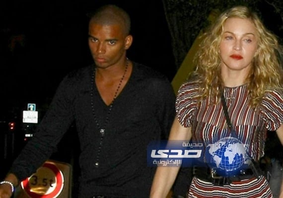 "مادونا" تواعد راقصا عشرينيا اخربعد انفصالها عن صديقها الجزائري