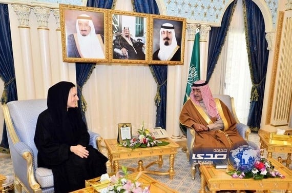 حجاب وزيرة السياحة اليونانية خلال زيارتها للمملكة يثير الاعجاب في بلدها 