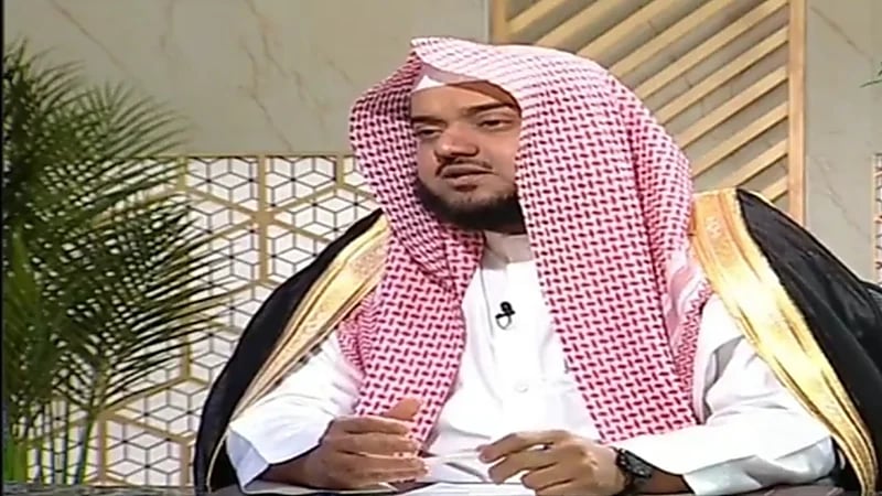 هل يجوز إفطار المرأة الحامل التي تخشى على نفسها وجنينها؟.. "المطوع" يجيب