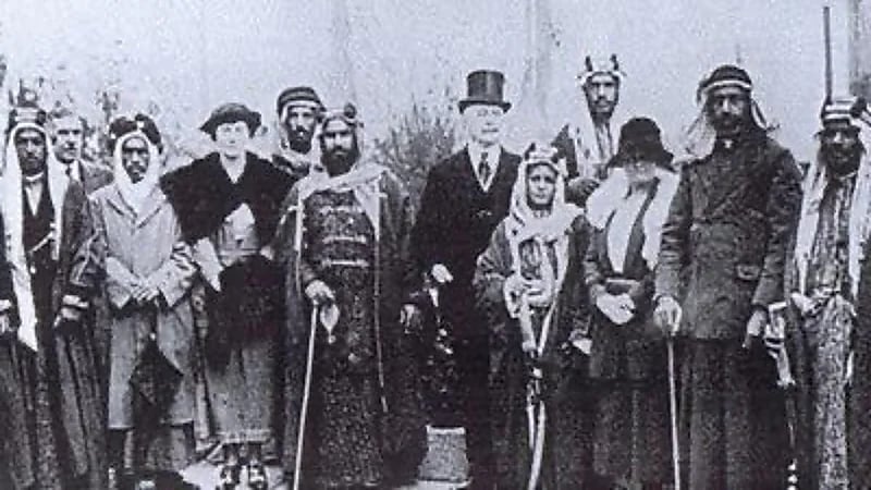 صورة نادرة للملك فيصل وهو طفل