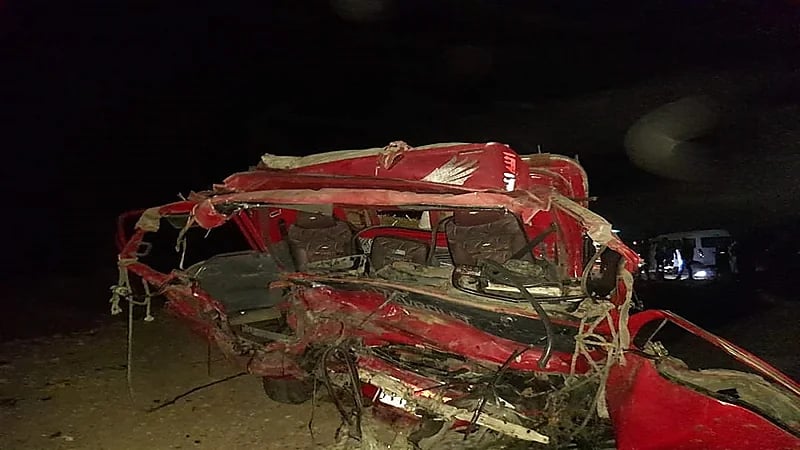 صور..حادث مروع يخلّف 17 قتيلًا في مصر