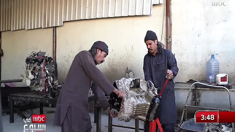 بالفيديو.. ثنائي سعودي جمعهما حب ميكانيكا السيارات لأكثر من ٢٠ عاما