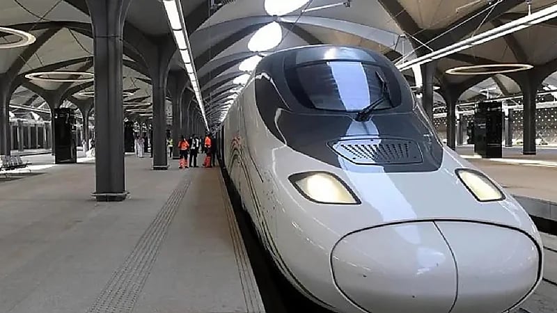 تخفيضات مرتقبة لأجرة النقل العام والحافلات والقطارات