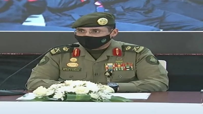 شاهد.. قائد قوات الجوازات: السجن 6 أشهر وغرامة 50 ألفاً بحق ناقلي الحجاج بدون تصريح