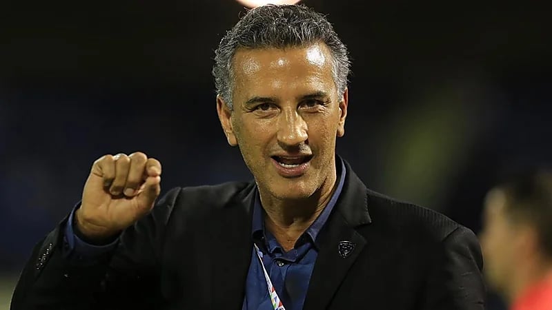 شاموسكا يعلن رسميًا توقيعه لقيادة الشباب