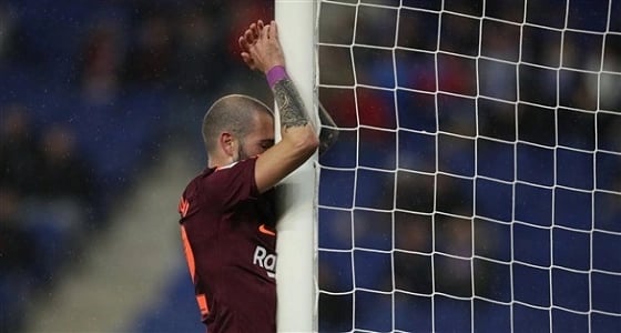 فيدال يوضح حقيقة الرحيل عن برشلونة