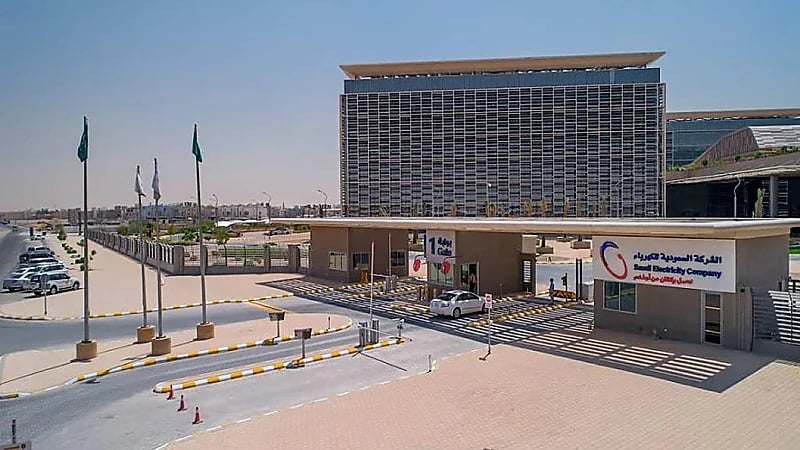 الكهرباء: فرق الطوارئ تعمل على إعادة الخدمة للمشتركين المتأثرين في مكة المكرمة