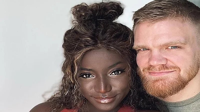 بالفيديو.. زوج عبير سندر يرتدي عباءة نسائية ليقلدها