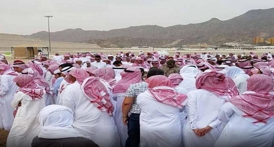 بالصور.. جموع غفيرة يتقدَّمهم محافظ أضم يشيعون شهيد الوطن " المالكي "