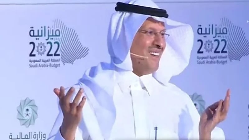 شاهد.. سر ضحك وزير الطاقة خلال حديثه عن قطاع الكهرباء