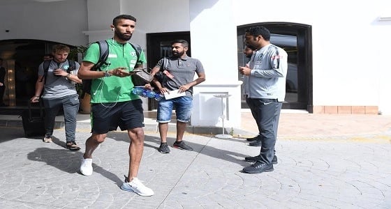 بالصور.. الأخضر إلى إشبيلية استعدادا لودية اليونان