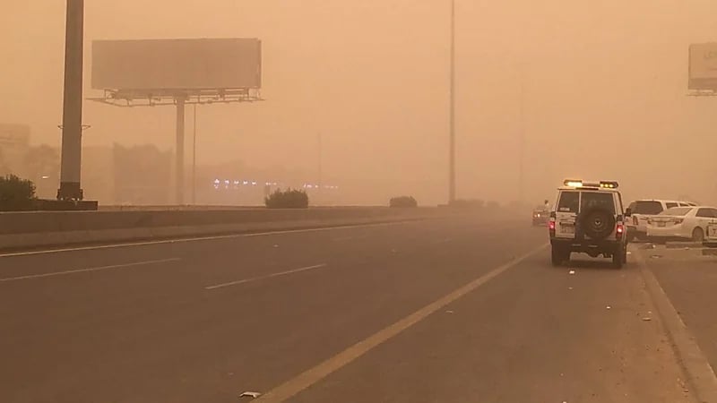 أتربة مثارة ورياح تسود أجواء 3 مناطق