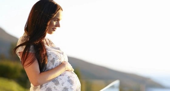 أطعمة هامة لتخفيف تورم القدمين أثناء الحمل