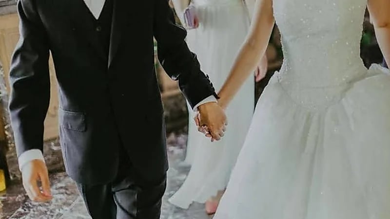 شجار عنيف بين المدعوين والشرطة في حفل زفاف