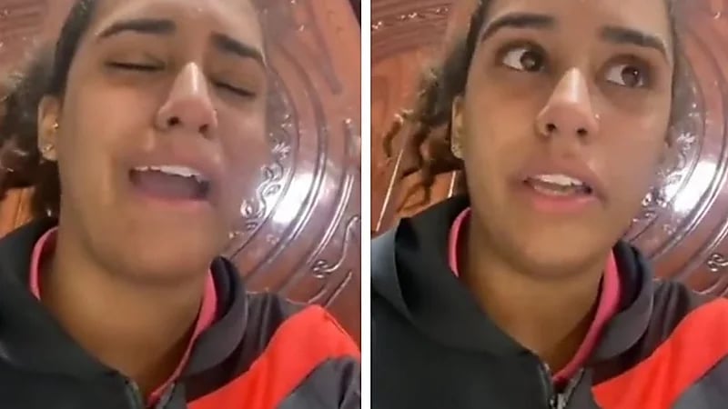 شاهد.. فتاة تنهار بالبكاء بعد تعرضها للتحرش من قبل مسن 