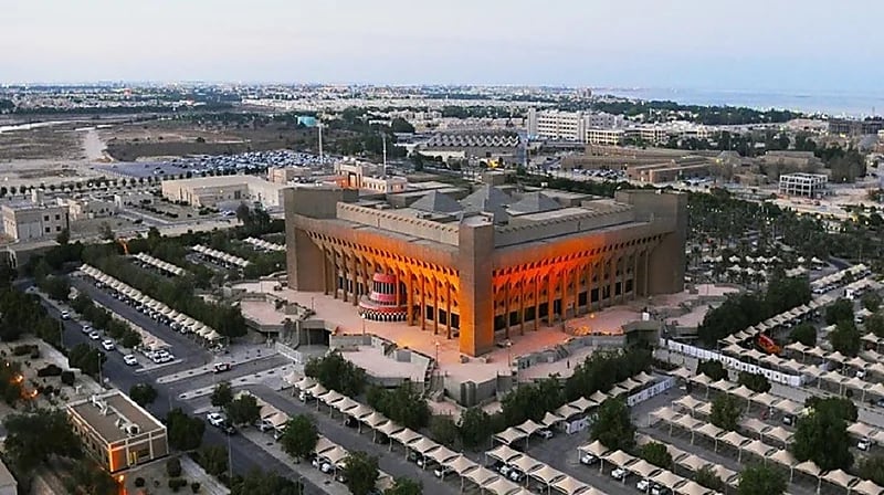 الهيئة الملكية توفر 8 وظائف للجنسين