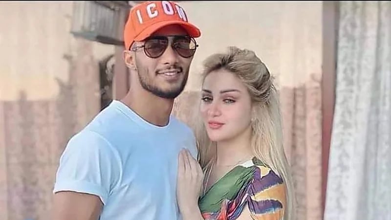 محمد رمضان يوجه رسالة خاصة لزوجته في عيد زواجهما..فيديو