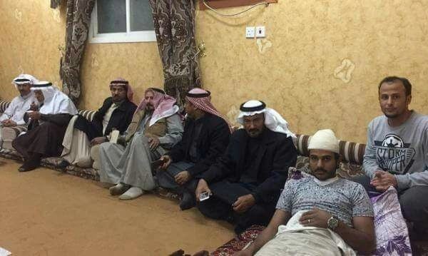 جندي مصاب يعبر عن شوقه للعودة إلى جبهة القتال