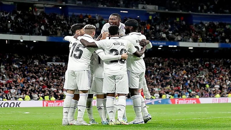 ريال مدريد يتخطى إشبيلية بثلاثية 