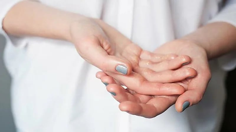 خلطة منزلية لحماية اليدين من الجفاف بفصل الشتاء