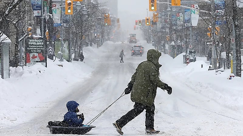 انقطاع الكهرباء عن أكثر من مليون شخص بسبب العواصف الثلجية الشديدة