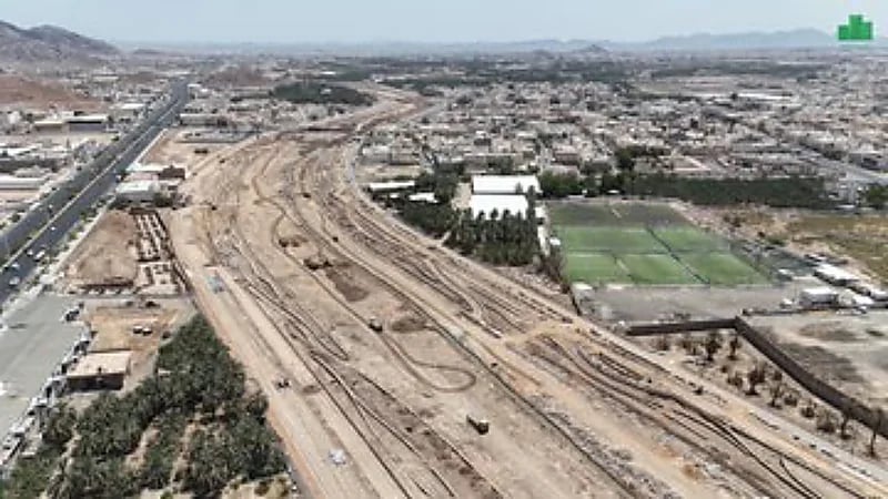 تواصل أعمال تطوير وادي قناة في المدينة المنورة .. صور