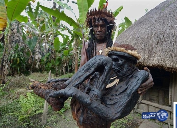 شؤون الحرمين تعلق على مقطع المعتمرين الذين أدوا طقوساً غريبة أثناء الطواف