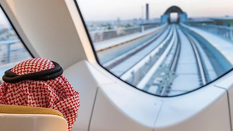 ‎وزير التعليم يستقل قطار الرياض لمقر عمله في أولى رحلات المسار الأحمر .. صور