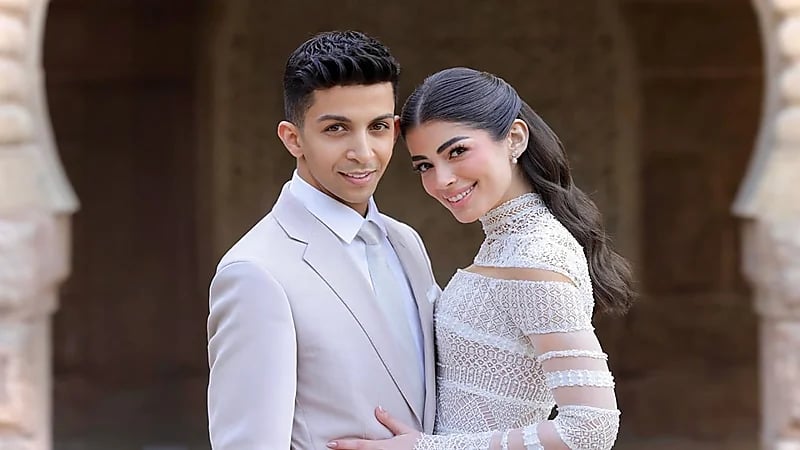 الظهور الأول لـ ليلى زاهر وهشام جمال بعد الزواج بسيارة فارهة.. فيديو