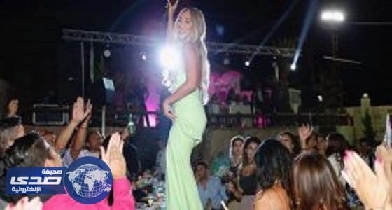 بالفيديو.. مايا دياب تتعرض لموقف مُحرج على المسرح