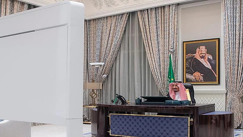 مجلس الوزراء يثمن كفاءة الدفاع الجوي في التصدي لتهديدات الحوثي