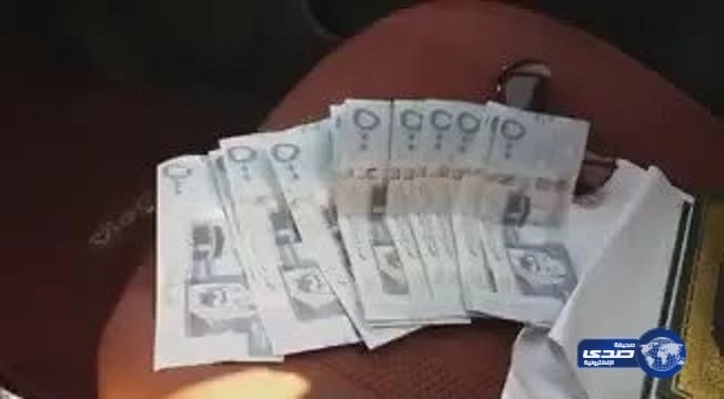 بالفيديو.. نصاب يحتال على مواطن ويشتري منه 12 خروفاً بـ10 آلاف ريال مزورة