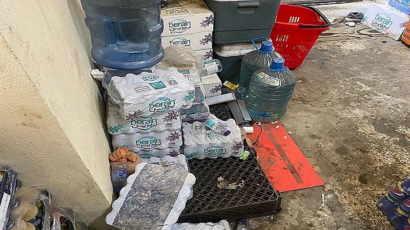 بالصور.. أمانة عسير تضبط مستودعًا مخالفا بمدينة أبها