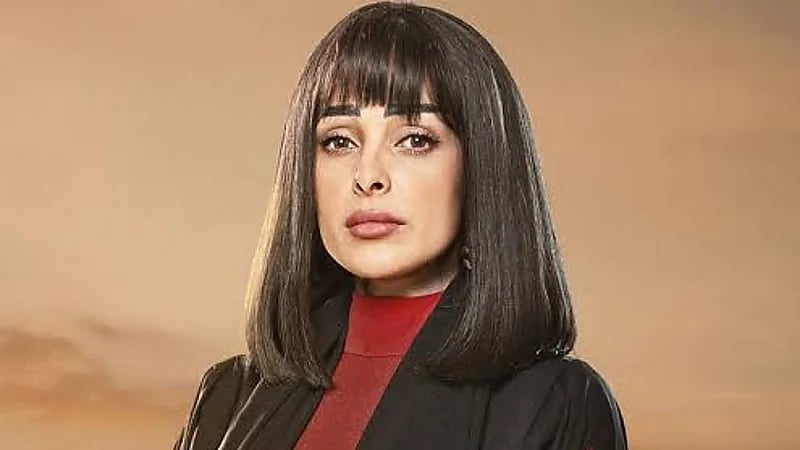 رنا جبران ترد بطرافتها على تشبيهها بلمى الكناني: هي اللي تشبهني لأني أكبر.. فيديو