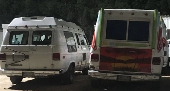 بلدية غرب الدمام تحجز سيارتين لبيع الايس كريم