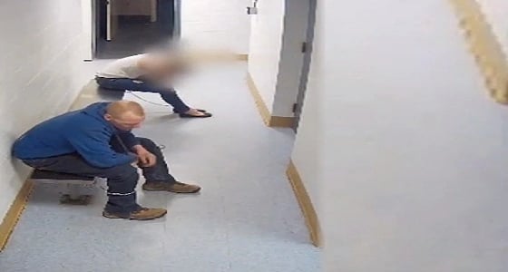 بالفيديو.. هروب لص من مركز شرطة بطريقة ذكية