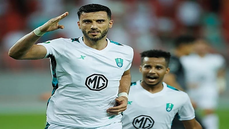 الأهلي ينهض بثلاثية الطائي