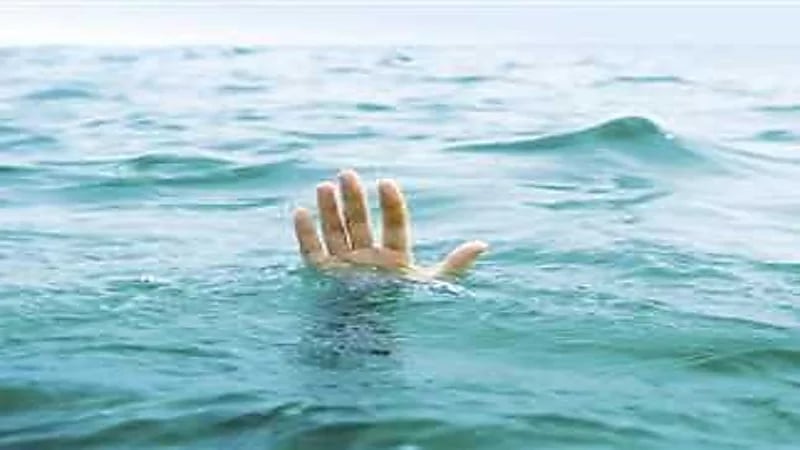 حرس الحدود بجازان ينقذ مواطنًا من الغرق أثناء ممارسة السباحة