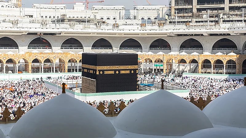 بدء الصيانة الدورية للكعبة المشرفة بتوجيه خادم الحرمين .. صور