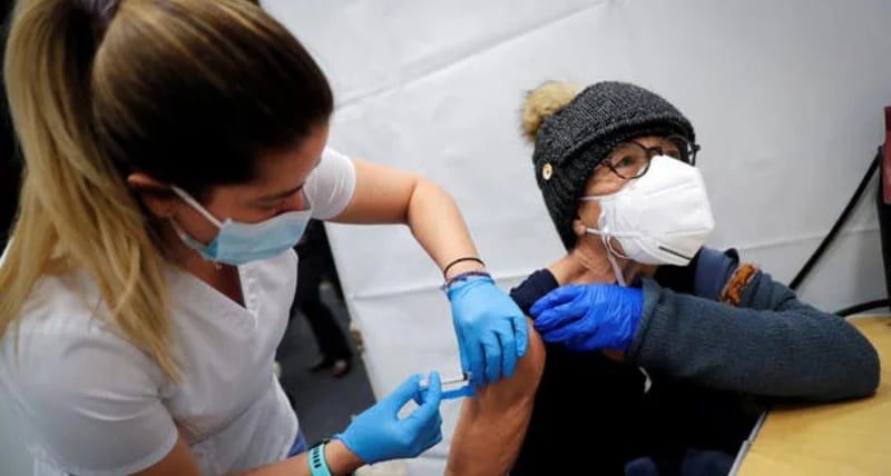 خبير يكشف موعد انتهاء موجة متغير "دلتا"