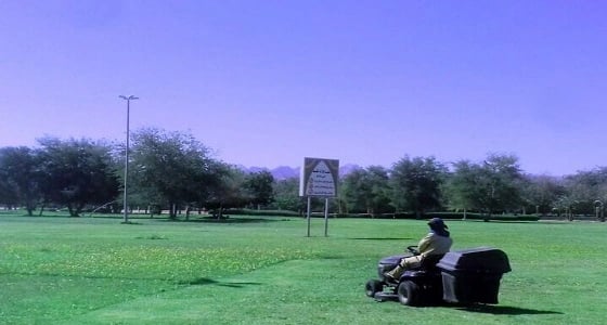 بالصور.. أعمال وكالة الخدمات في صيانة الجزر الوسطى بنجران