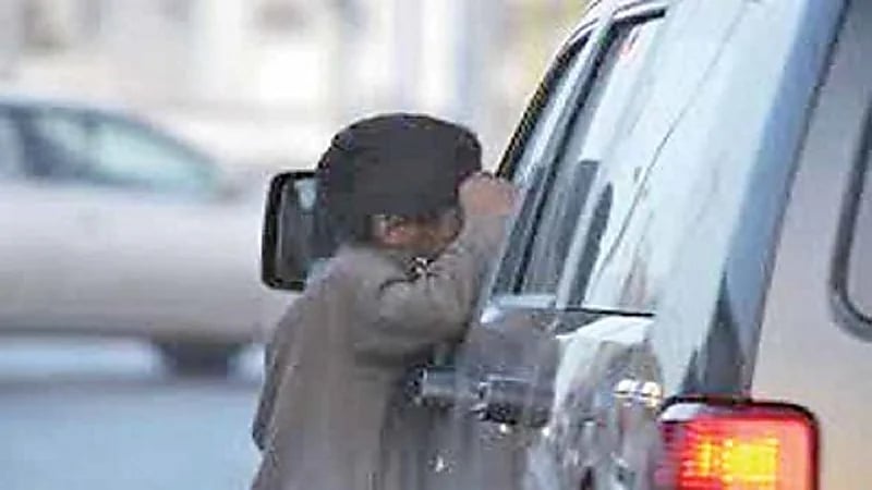 بالفيديو.. عضو حقوق الإنسان: تسول الأطفال الأجانب يدخل ضمن الاتجار