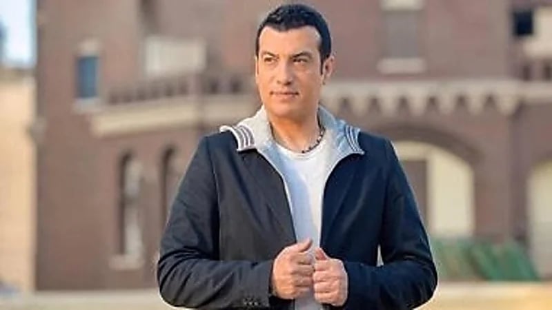 أول رد من إيهاب توفيق على إقامته حفل بعد دفن صديقه