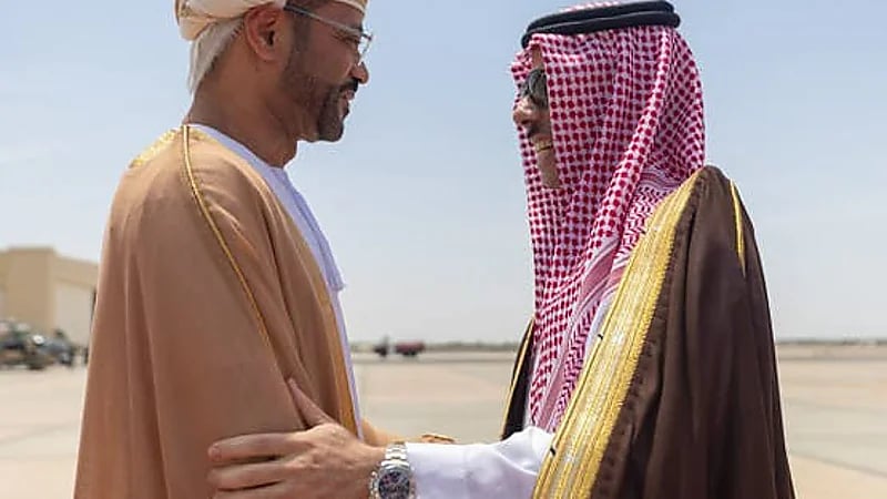 لقطات توثق لحظات ودية بين وزير الخارجية ونظيره العماني.. صور