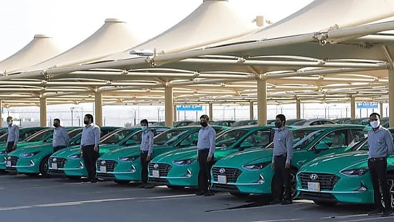 إلزام سائقي الأجرة وتطبيقات الركاب بالزي المعتمد