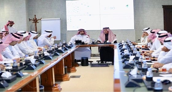 بالصور.. وزير العمل يلتقي رؤساء الغرف التجارية