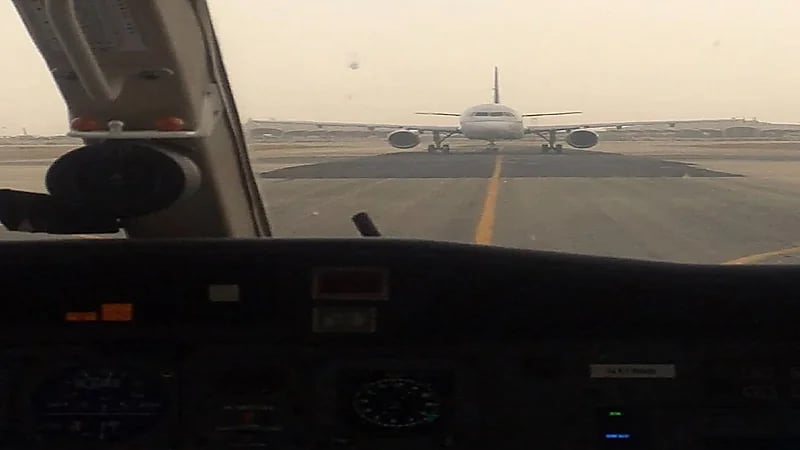 صورة.. تحدي وجهًا لوجه بين طائرة "إيرباص 320 " وسيسنا CE-525